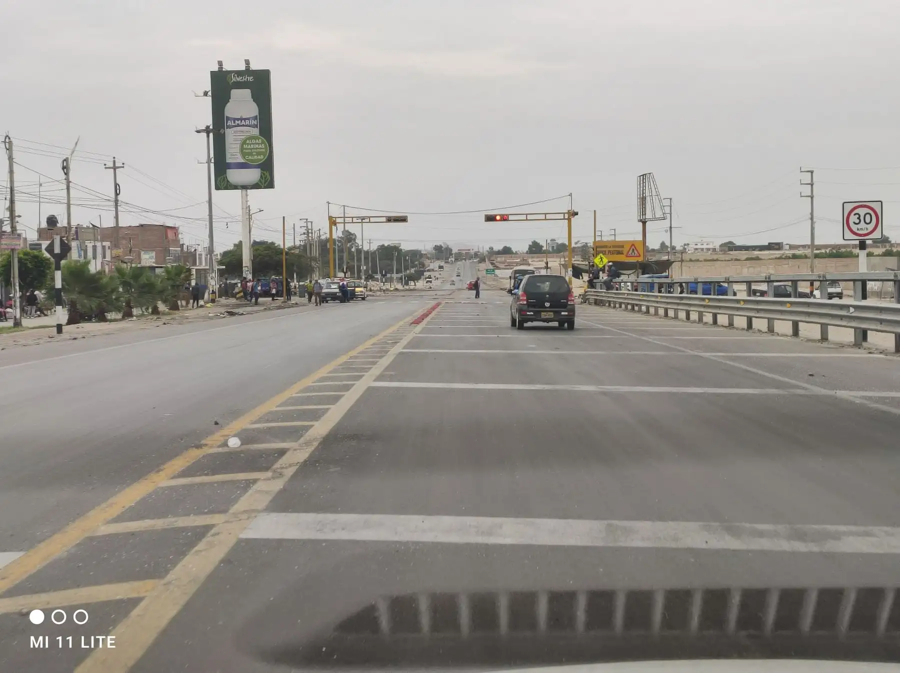 El tránsito en la carretera Panamericana Sur, a la altura del kilómetro 290, en el sector conocido como Expansión Urbana, se desarrolla de forma normal luego que ayer se levantara el bloqueo. Foto: Genry Bautista