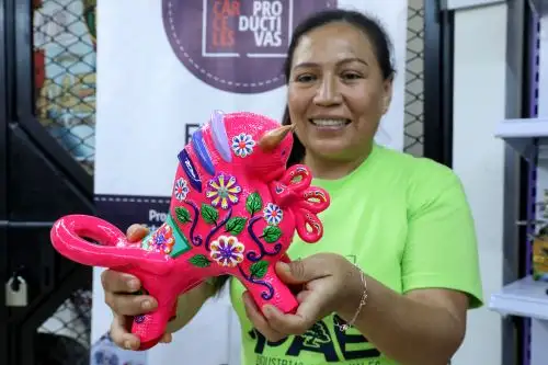 Taller de manualidades en el Establecimiento Penitenciario de Virgen de Fátima, en Chorrillos. Foto: INPE/Difusión