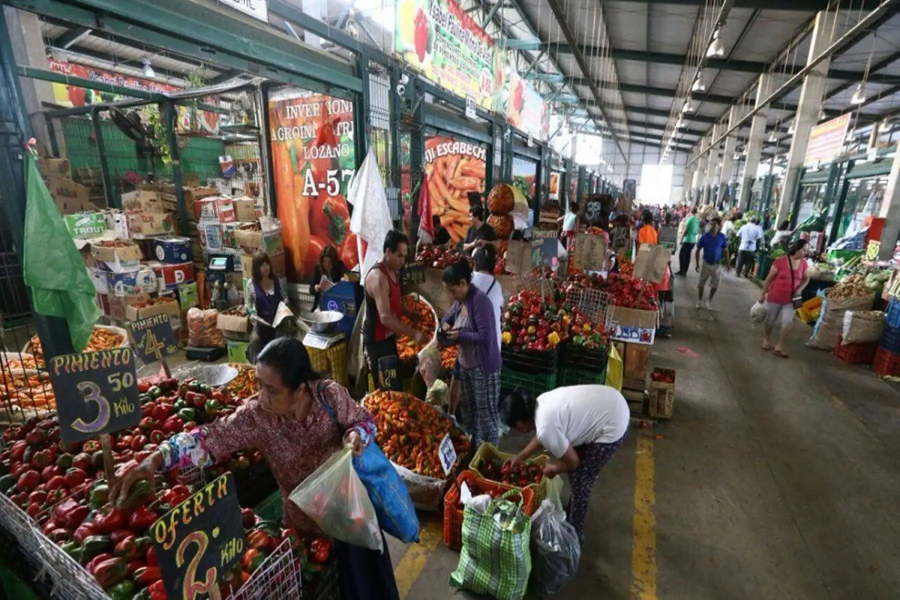 Solo el GMML registró el ingreso de 6,187 toneladas de alimentos, volumen superior en 17.8% con relación a los cuatro lunes anteriores. Cortesía Midagri