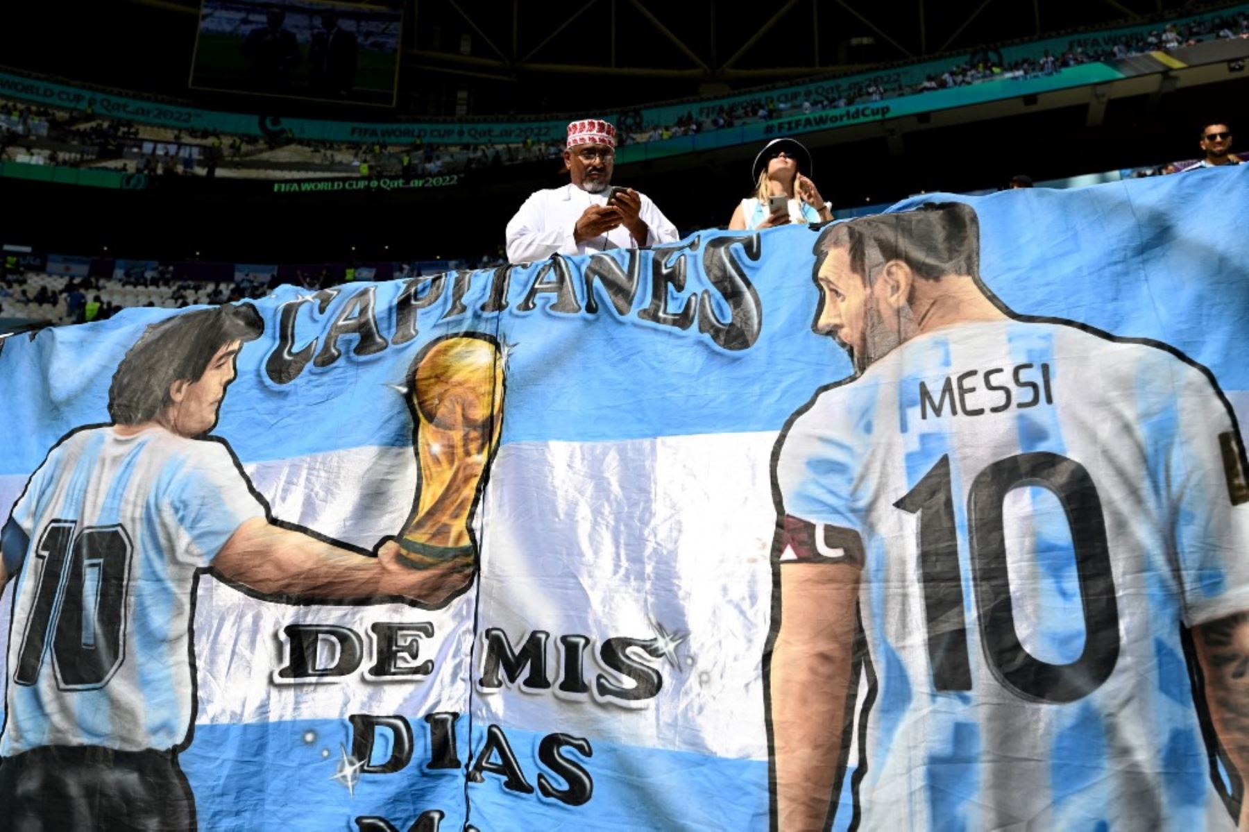 Messi soñaba que Maradona le entregue la Copa del Mundo