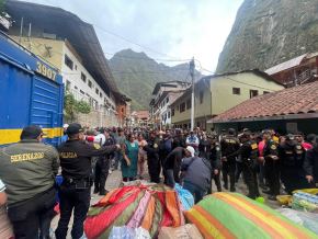 Policía Nacional garantizó la seguridad al tren de emergencia que trasladó alimentos a Machu Picchu Pueblo para atender la demanda de sus habitantes. ANDINA/Difusión