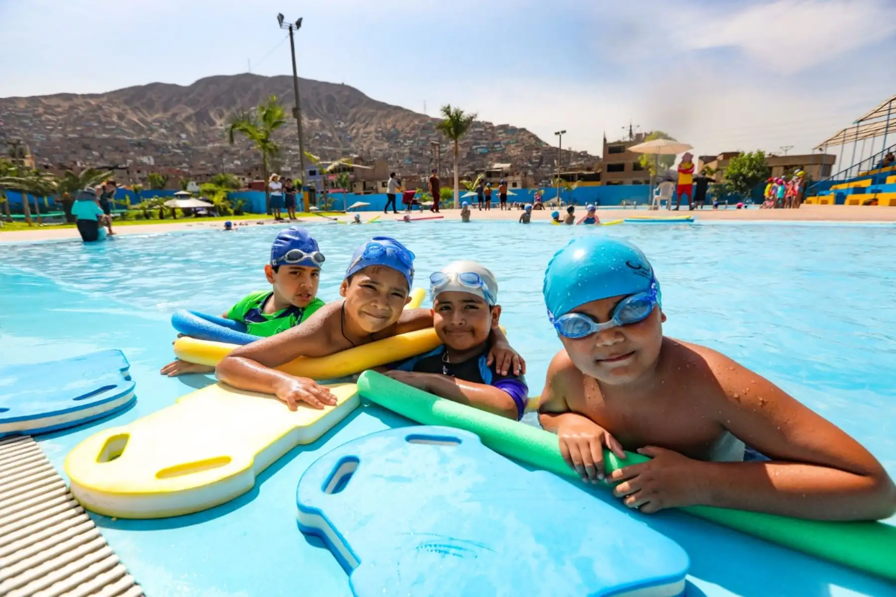 Los clubles metropolitanos de Serpar ofrecen clases de natación para toda la familia. Foto: ANDINA/Difusión