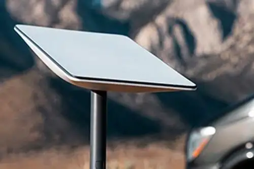 El kit de Starlink incluye una antena para establecer conexión a Internet.