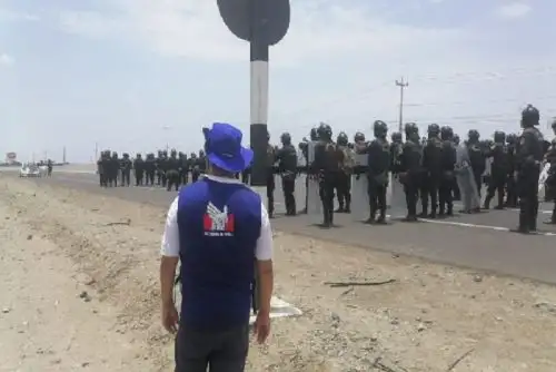 La Defensoría del Pueblo, a través de cuenta de Twitter, indica que personal de la institución supervisó la reapertura del tránsito en la Panamericana Sur y constató que no hay personas heridas ni detenidas.