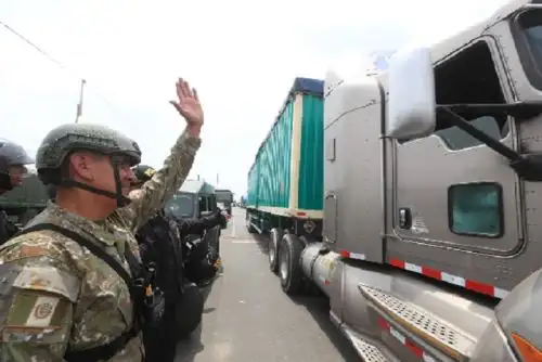 El ministro Vicente Romero formuló un llamado a los grupos minoritarios de violentistas extremistas que causan tanto daño al país, para que dejen de atentar contra la vida de las personas y la seguridad.