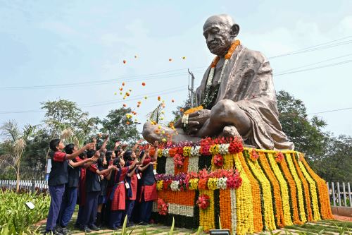Homenajes  en  la India por el 75.º aniversario de la muerte Mahatma Gandhi