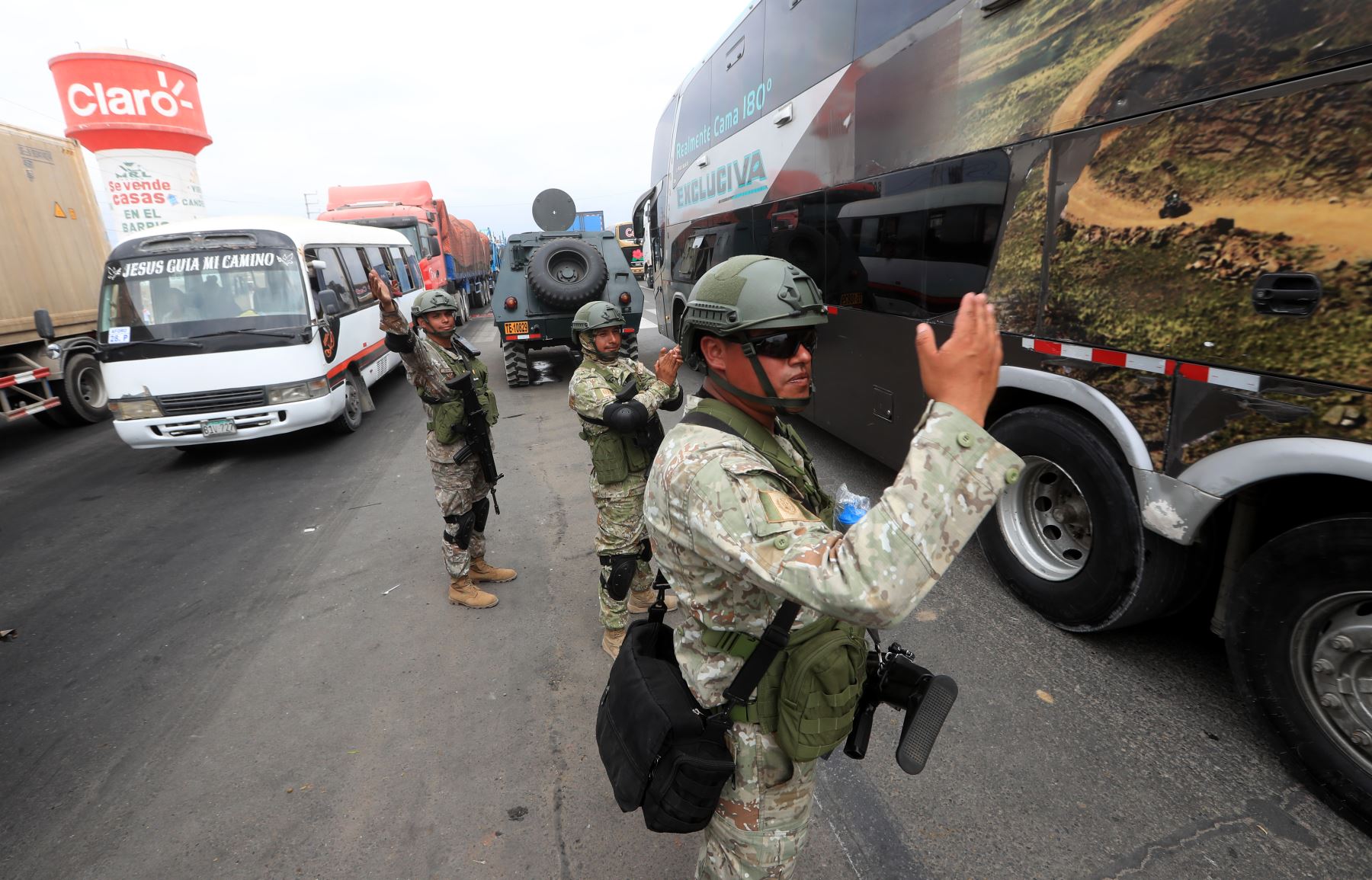 Fuerzas Armadas ejecutan acciones de apoyo a la Policía Nacional para desbloquear la panamericana sur 

Foto: ANDINA/Difusión