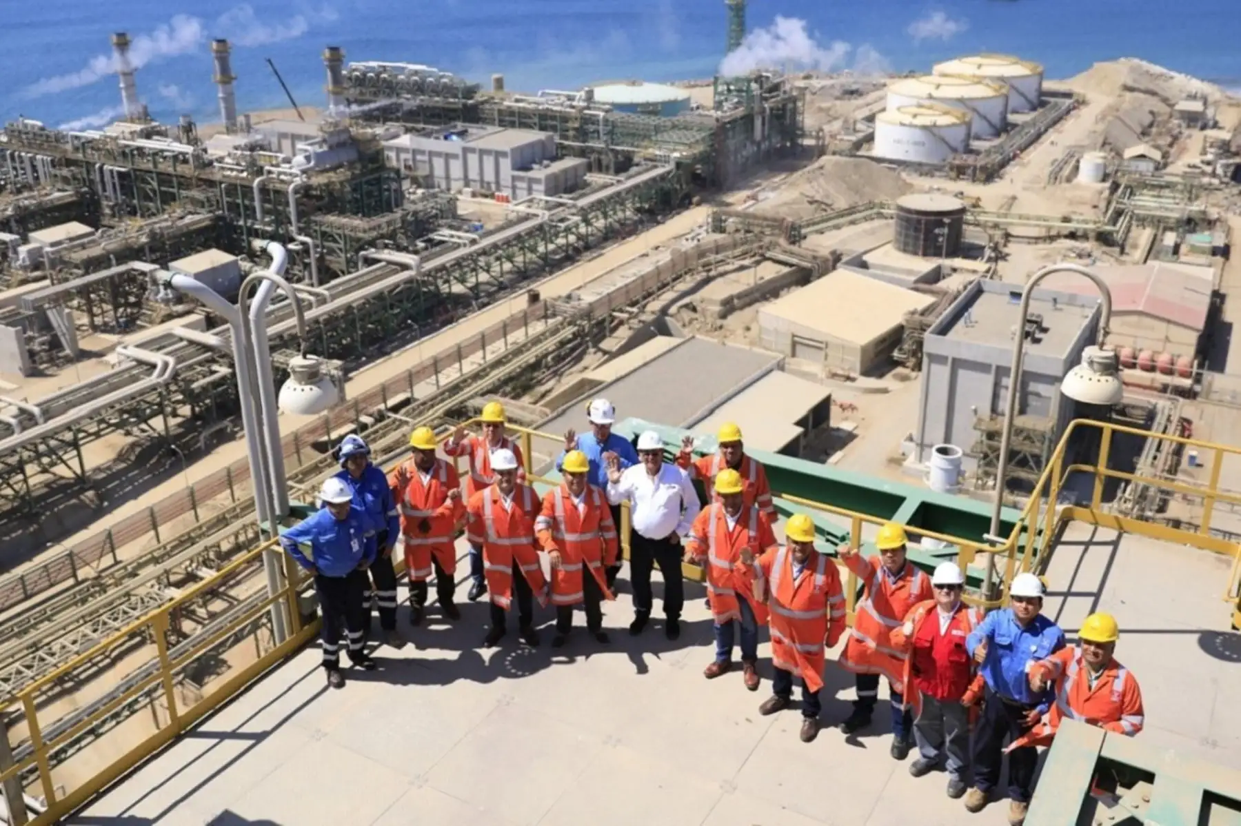 Visita del ministro de Energía y Minas, Oscar Vera a la Nueva Refinería Talara. Foto: Cortesía.