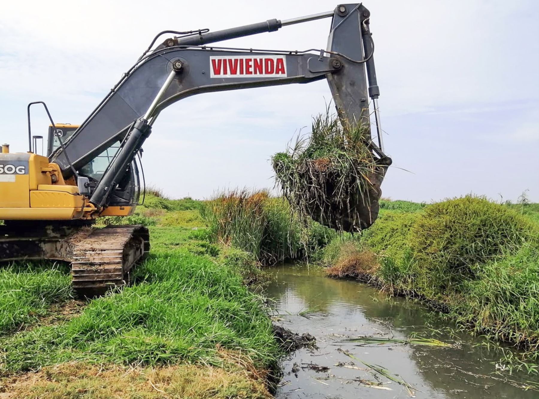 Concluyeron los trabajos de limpieza y descolmatación del dren pluvial Gallito, ubicado en Lambayeque, ante la presencia de lluvias.