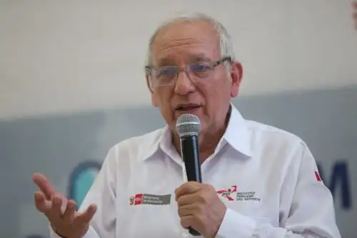 El ministro de Educación acompañado por su par de Cultura, visitó la ciudadela de Kuélap para verificar sobre el terreno la erosión de sus muros y los daños sufridos por el complejo arqueológico.