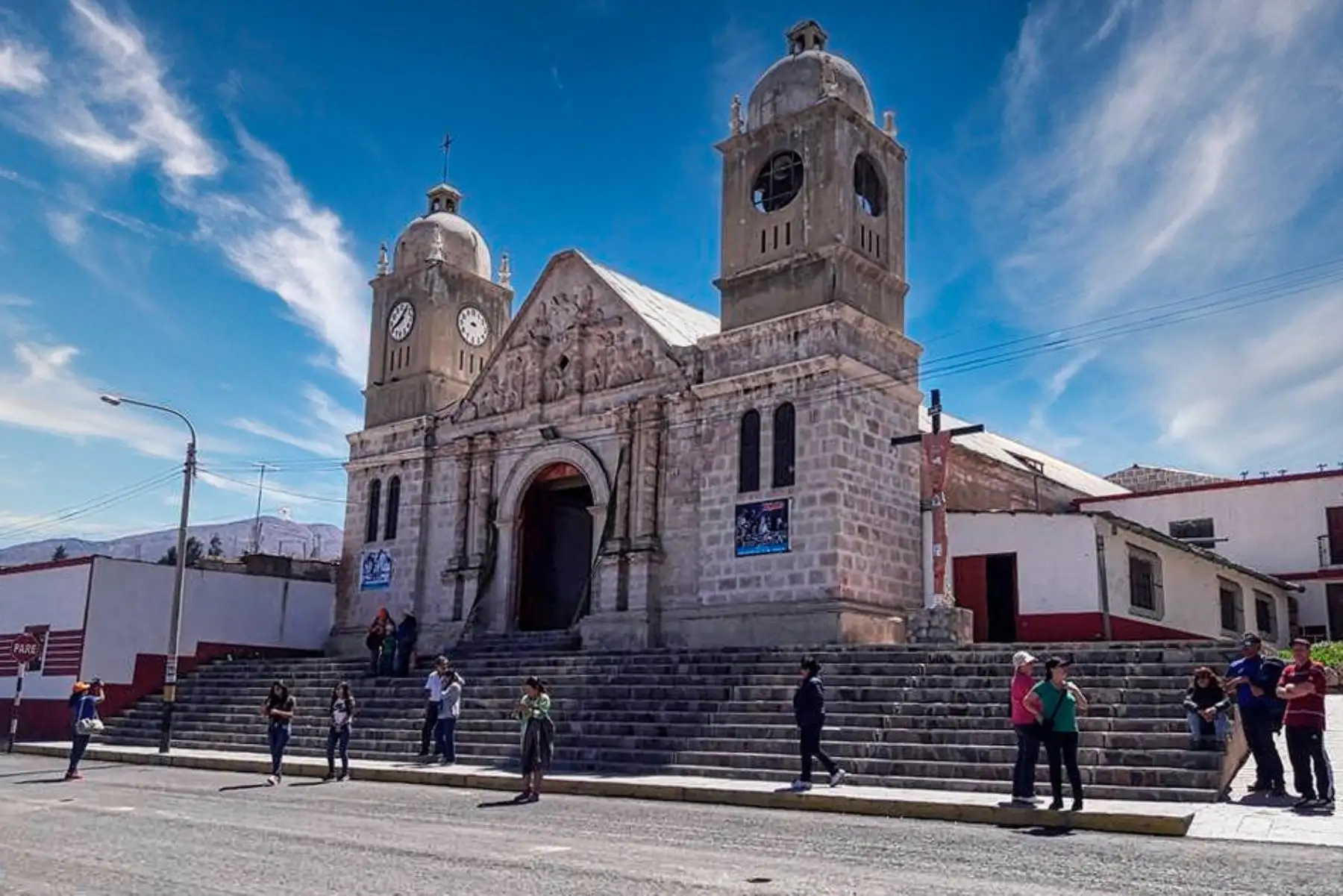 El templo de San Benedicto de Tarata es de origen colonial, su construcción se inició en 1611 y se inauguró en 1741.