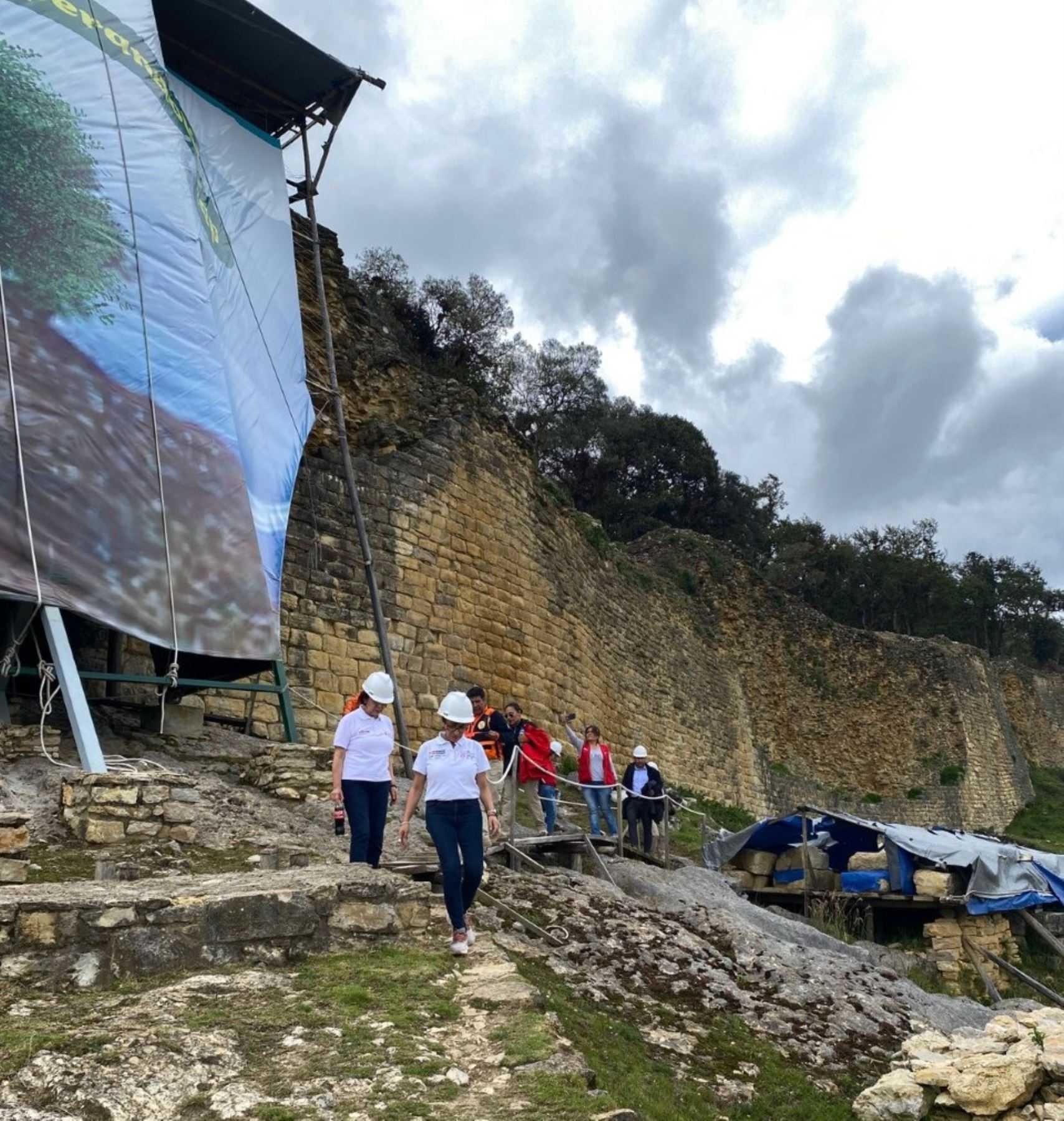 El Ministerio de Cultura designó al arqueólogo José Bastante Abuhadba, exjefe del Área Funcional del Parque Arqueológico Nacional de Machu Picchu, para liderar el Programa de Investigación Arqueológica (PRIA), cuyo fin es la investigación interdisciplinaria, conservación y puesta en valor del Complejo Arqueológico de Kuélap. ANDINA/Difusión