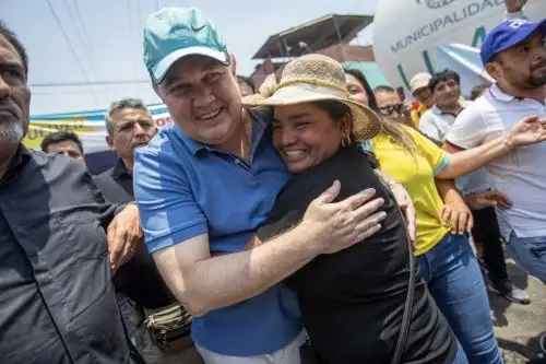 Esta mañana el alcalde de Lima, Rafael López Aliaga, participó en una campaña social en el distrito de Independencia. Foto: ANDINA/Municipalidad de Lima.