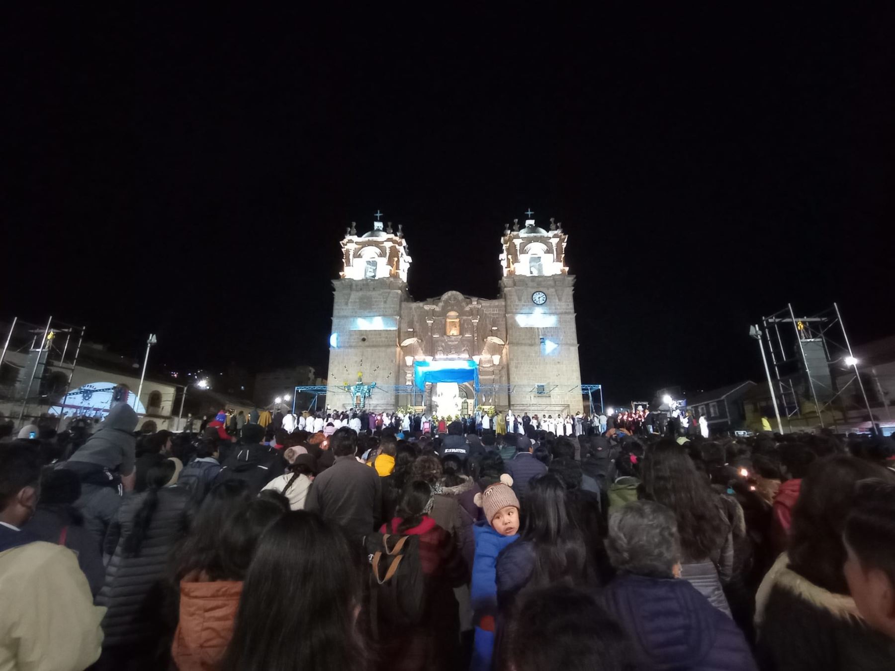 Cientos de devotos participaron ayer en Puno de las actividades religiosas en honor de la Virgen de Cocharcas. Foto: cortesía Hermandad de la Virgen de la Candelaria, Puno, Perú/Facebook.