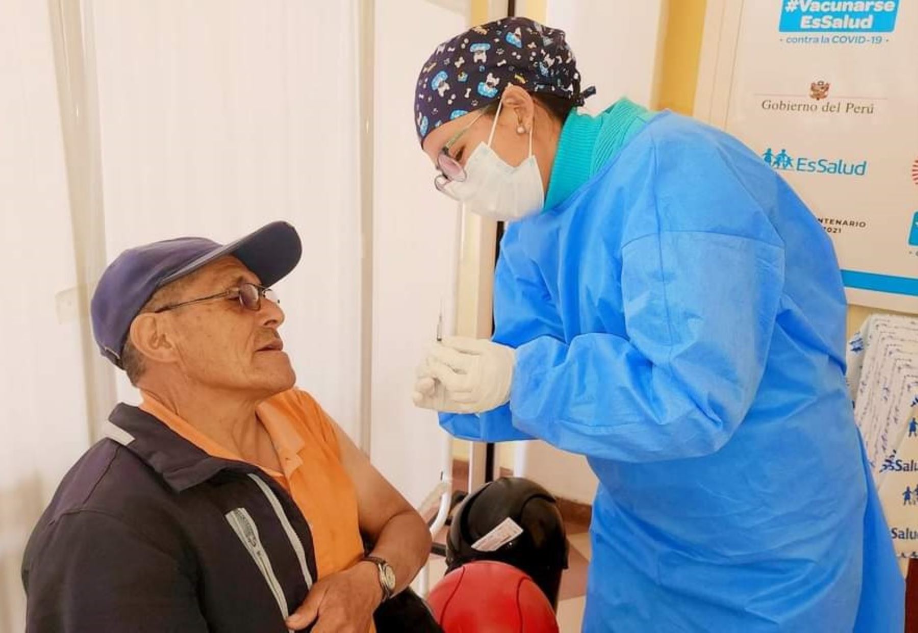 Brigadas de salud de Áncash iniciaron la aplicación de la vacuna bivalente contra el covid-19 a adultos mayores de 60 años de edad a más. Foto: ANDINA/Difusión.