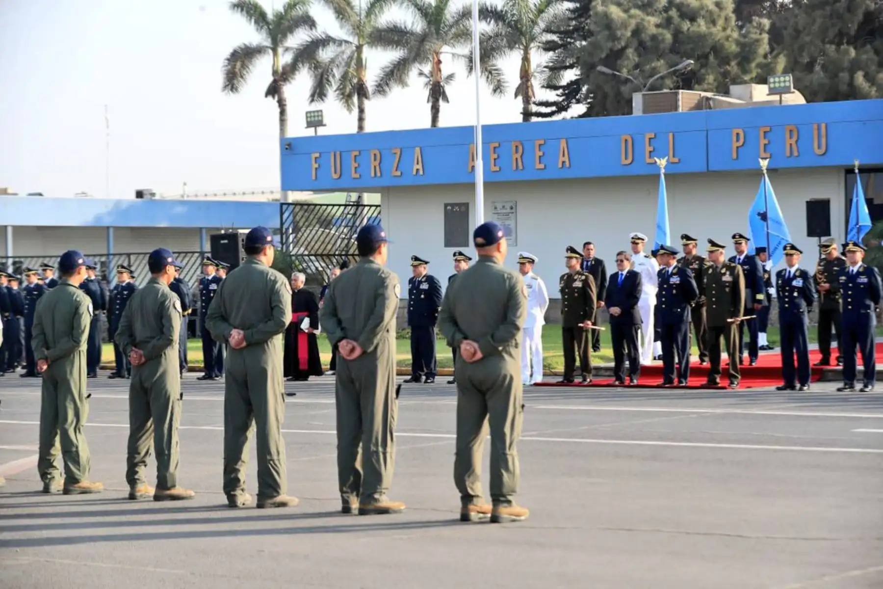 Desde el Grupo Aéreo N° 8, el ministro Jorge Chávez Cresta, preside ceremonia de despedida de la expedición 
de la FAP que integrará a la vigésimo novena campaña del Perú al continente Antártico (ANTAR XXIX), que durará 70 días, de los cuales 35 será de navegación y 35 de investigación. Foto: Mindef
