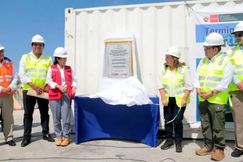 Presidenta Dina Boluarte participa en la inauguración de la ampliación y el reforzamiento del muelle espigón del terminal portuario de Paita. Foto: PCM.