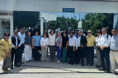 Viceministra de Turismo, Madeleine Burns (Séptima desde la izquierda), se reunió con autoridades de Lambayeque para impulsar la actividad turística. Foto: Cortesía.