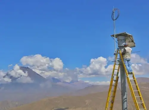 Especialistas del IGP realizaron trabajos de mantenimiento a los equipos de monitoreo de volcanes ubicados en el sur de Perú.