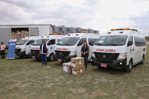 Minsa entregó cuatro ambulancias totalmente equipadas al Gobierno Regional de Ica