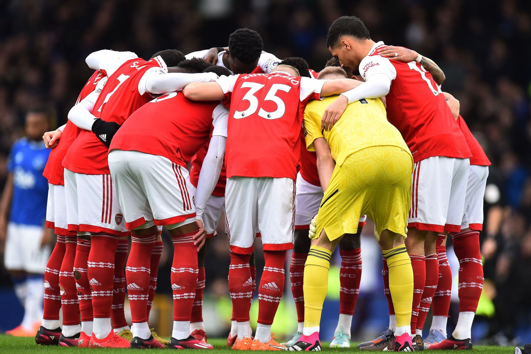 Los jugadores del Arsenal se reúnen antes del partido de fútbol de la Premier League inglesa entre el Everton FC y el Arsenal de Londres en Liverpool, Reino Unido.
Foto: EFE
