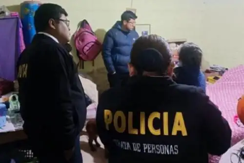 En una intervención liderada por la Fiscalía Provincial Especializada de Trata de Personas de Arequipa, a cargo de la fiscal provincial Lissbeth Adriazola Begazo, se rescató en el sector de Ampliación en Ciudad Municipal, en el distrito de Cerro Colorado, a dos menores que eran obligados por familiares a pedir dinero y vender golosinas en las inmediaciones de la avenida Ejército.