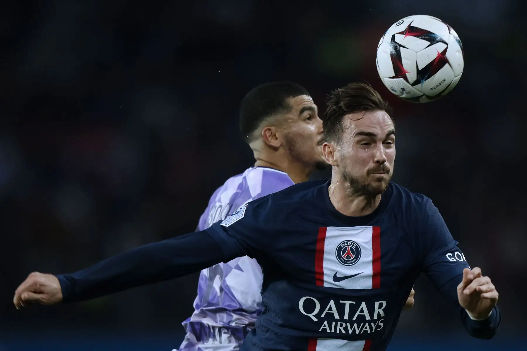 Fabian Ruis de Paris Saint Germain y Zakaria Aboukhlal de Toulouse en acción durante el partido de fútbol de la Ligue 1 francesa entre PSG y Toulouse FC en el estadio Parc des Princes en París, Francia.
Foto:EFE