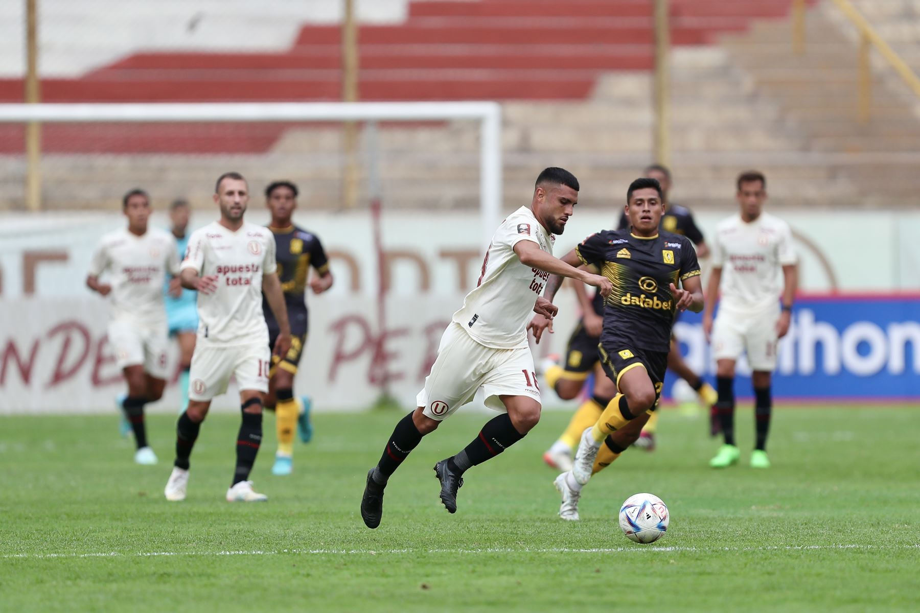 Con un categórico 4 a 0, Universitario derrota a la Academia Cantolao en el debut de la Liga 1.

 Foto: ANDINA/Ricardo Cuba