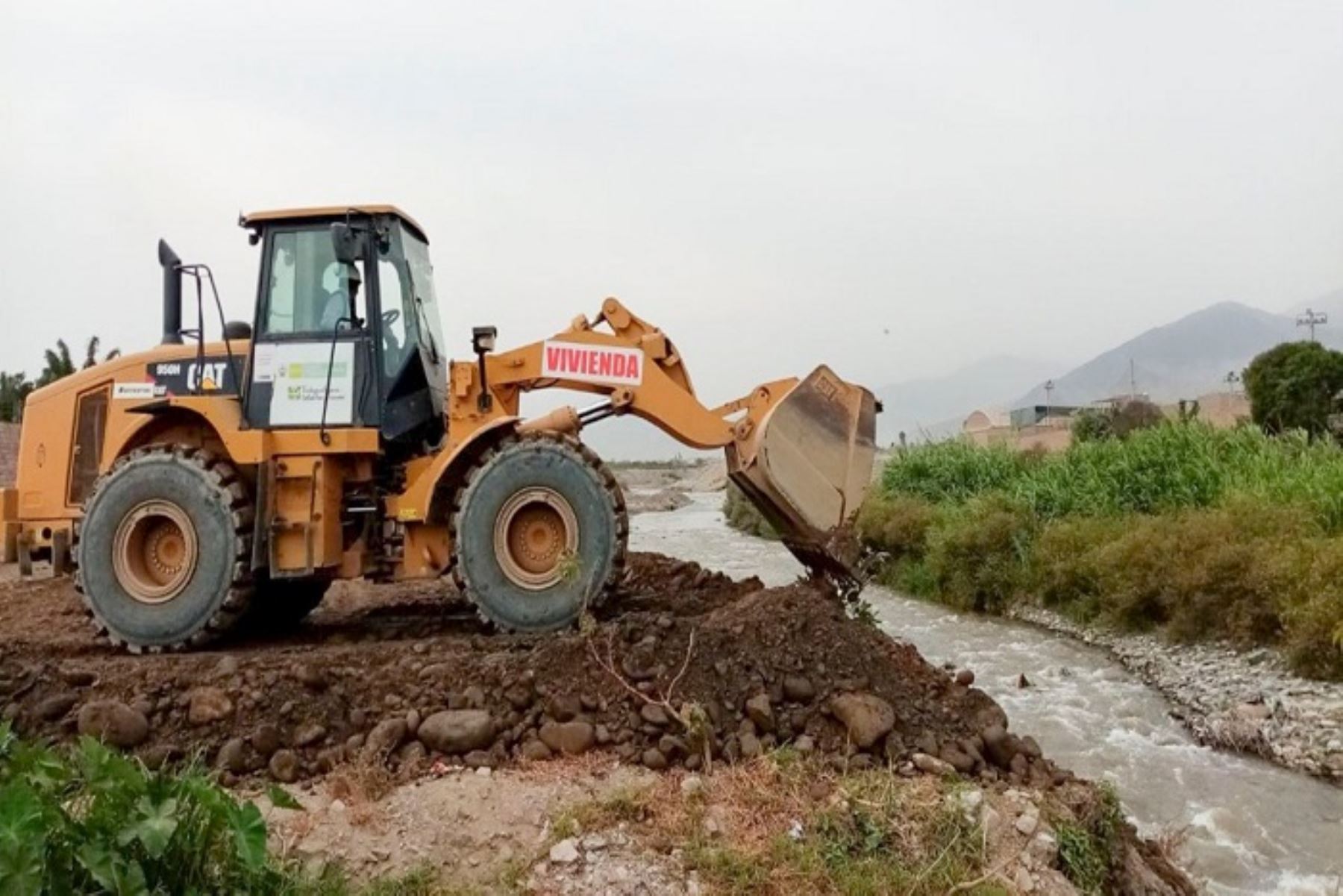 Trabajos de limpieza y descolmatación beneficiarán a 2,800 habitantes asentados en zonas aledañas al cauce del río Pisco.