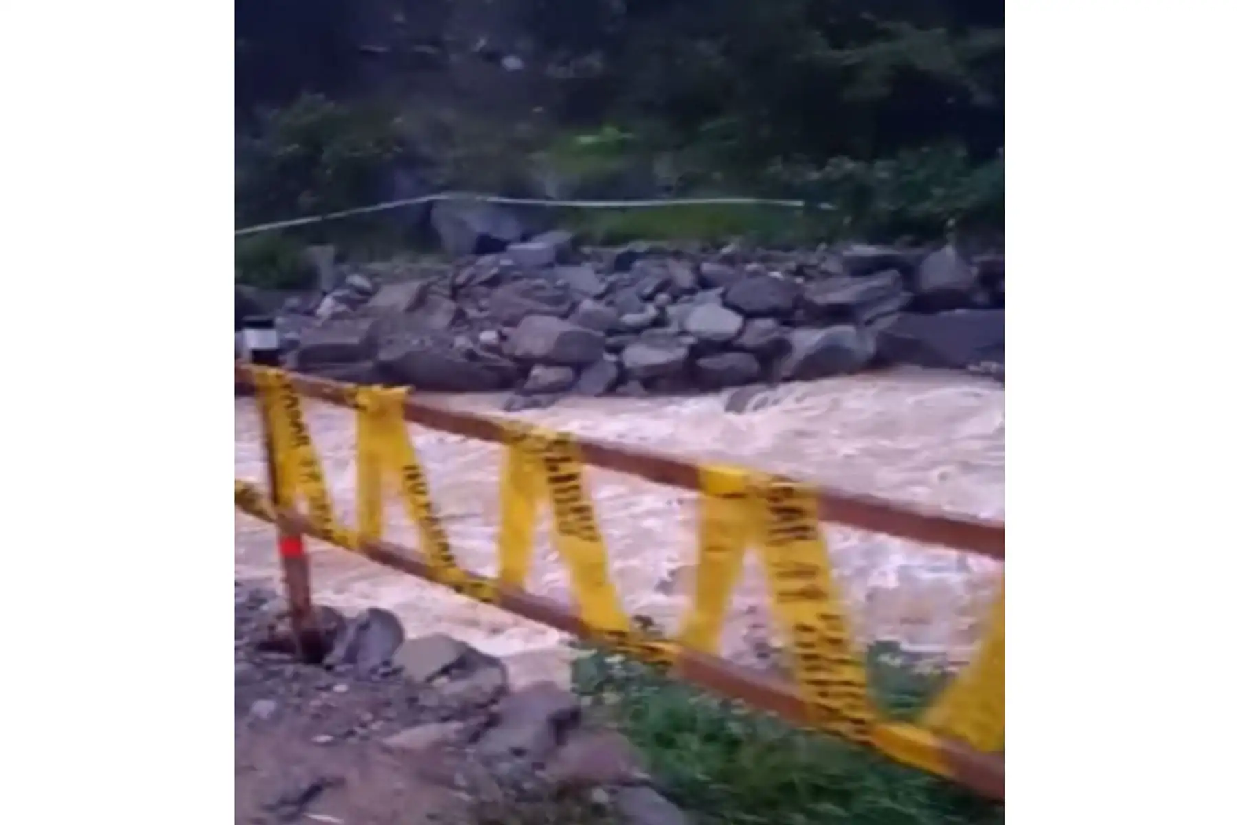 Al lugar de la emergencia se ha trasladado el viceministro de Transportes, Alberto Ñecco, con el propósito de dirigir los trabajos que se lleven a cabo.