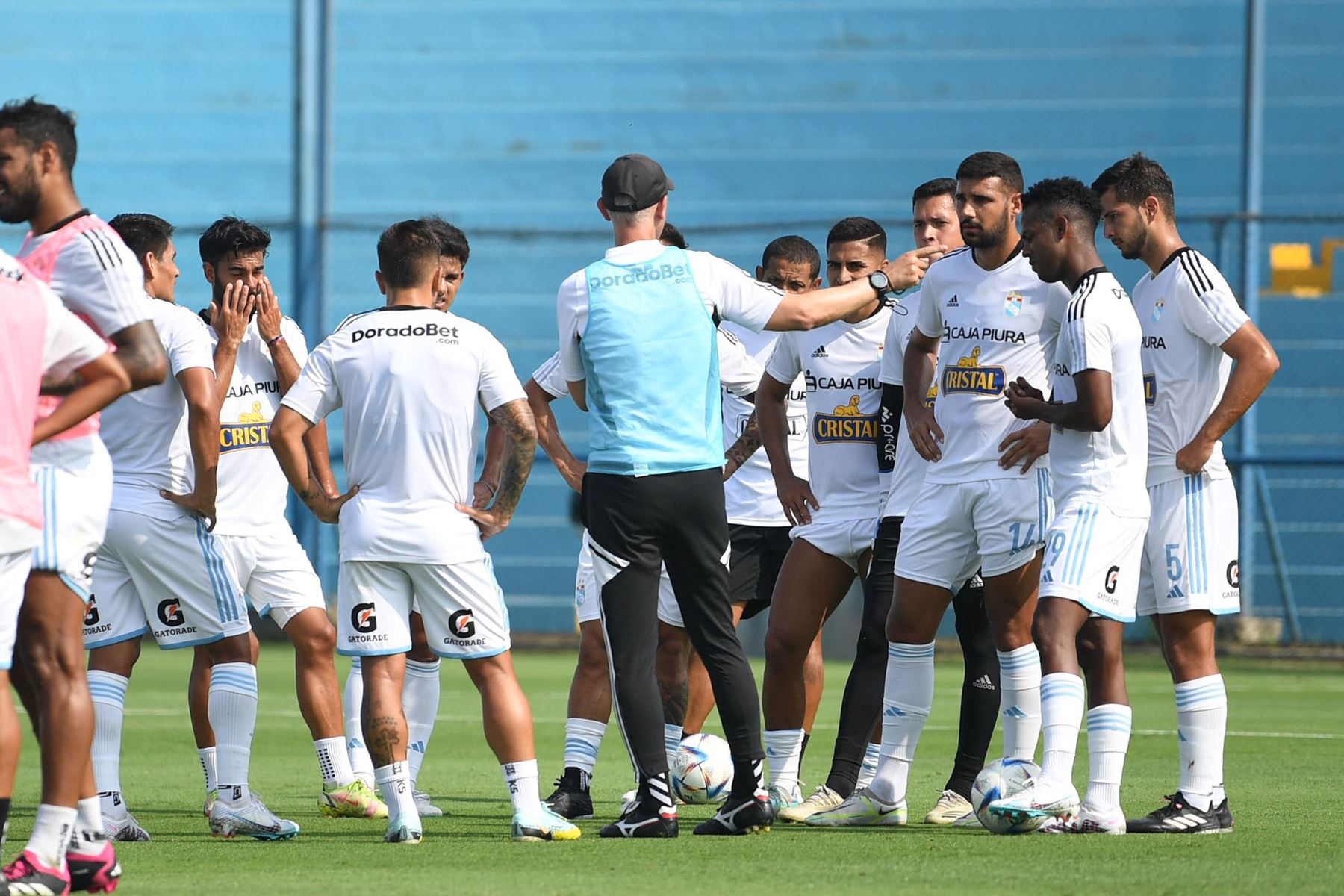 Sporting Cristal gana por ‘walkover’ al club Alianza Lima tras la ausencia del plantel blanquiazul y sumó sus tres primeros puntos  por la fecha 3 de la  Liga 1 Apertura en el estadio Alberto Gallardo.
Foto: Liga 1