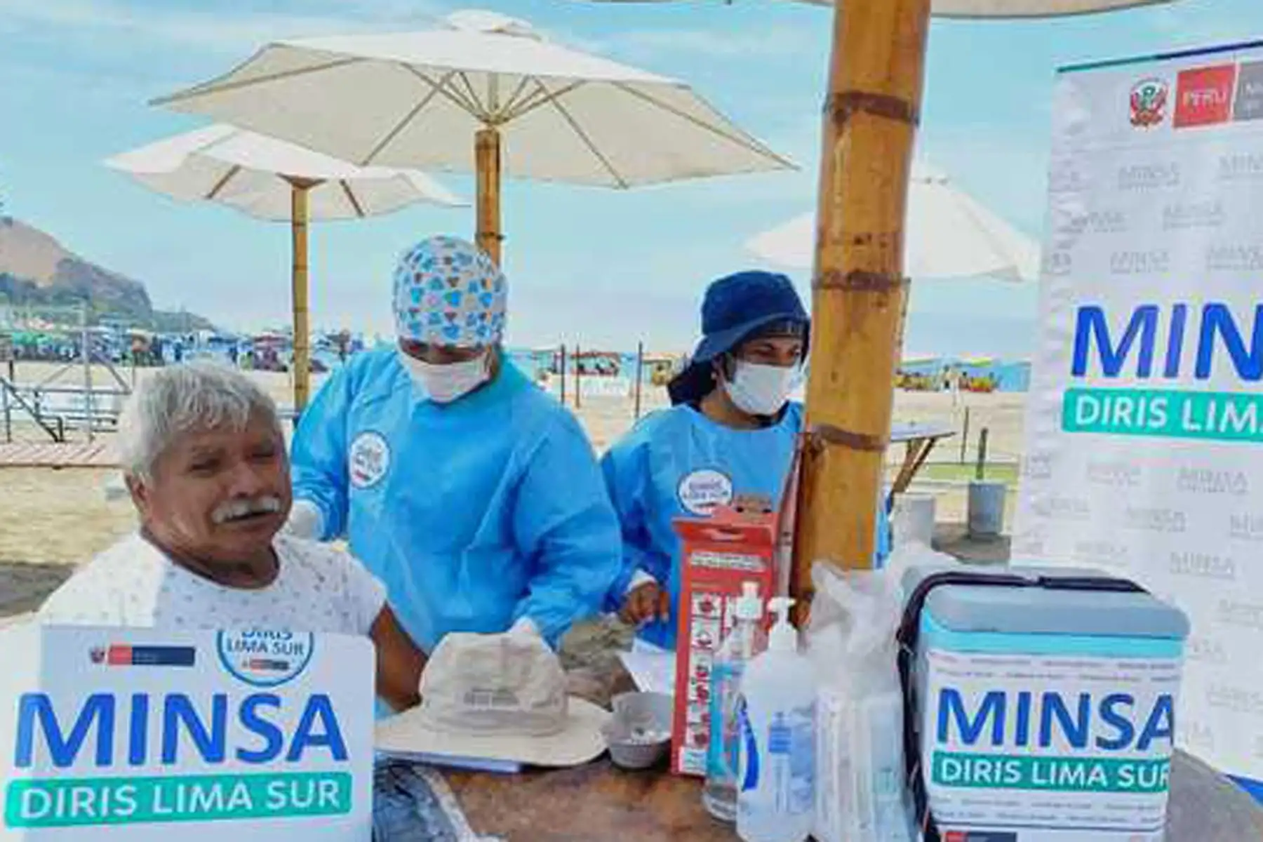 Las brigadas aplicarán las dosis de vacuna contra la covid-19, según corresponda la edad y la de refuerzo bivalente a los adultos mayores de 60 años, para incrementar su protección ante la enfermedad. ANDINA/ Diris Lima sur