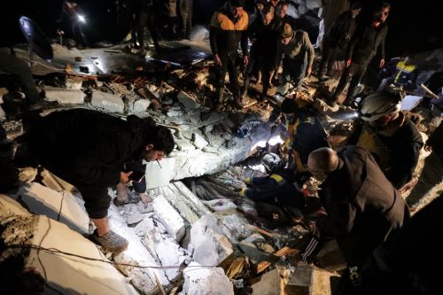 Decenas de muertos en Turquía y Siria por fuerte sismo de magnitud 7,8
