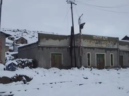 Nieve cubre carretera Arequipa-Puno y deja numerosos vehículos varados.