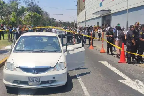 El crimen ocurrió pasada las 12 p.m. en el cruce de las avenidas Riva Agüero y La Marina, a pocos metros del centro comercial Plaza San Miguel. Foto: ANDINA/Héctor Vinces