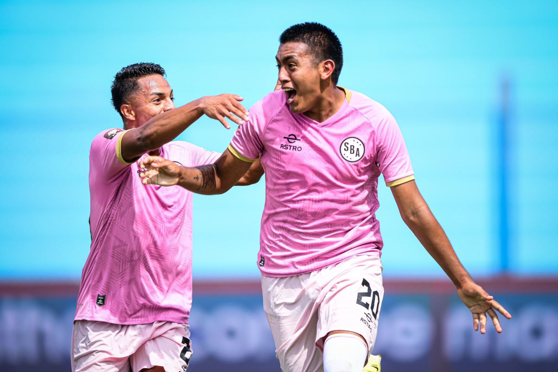El equipo rosado remontó el partido y logró vencer 2-1 al Unión Comercio en el estadio Alberto Gallardo, por la jornada 3 de la Liga 1 de Fútbol Profesional.

Foto: Liga1