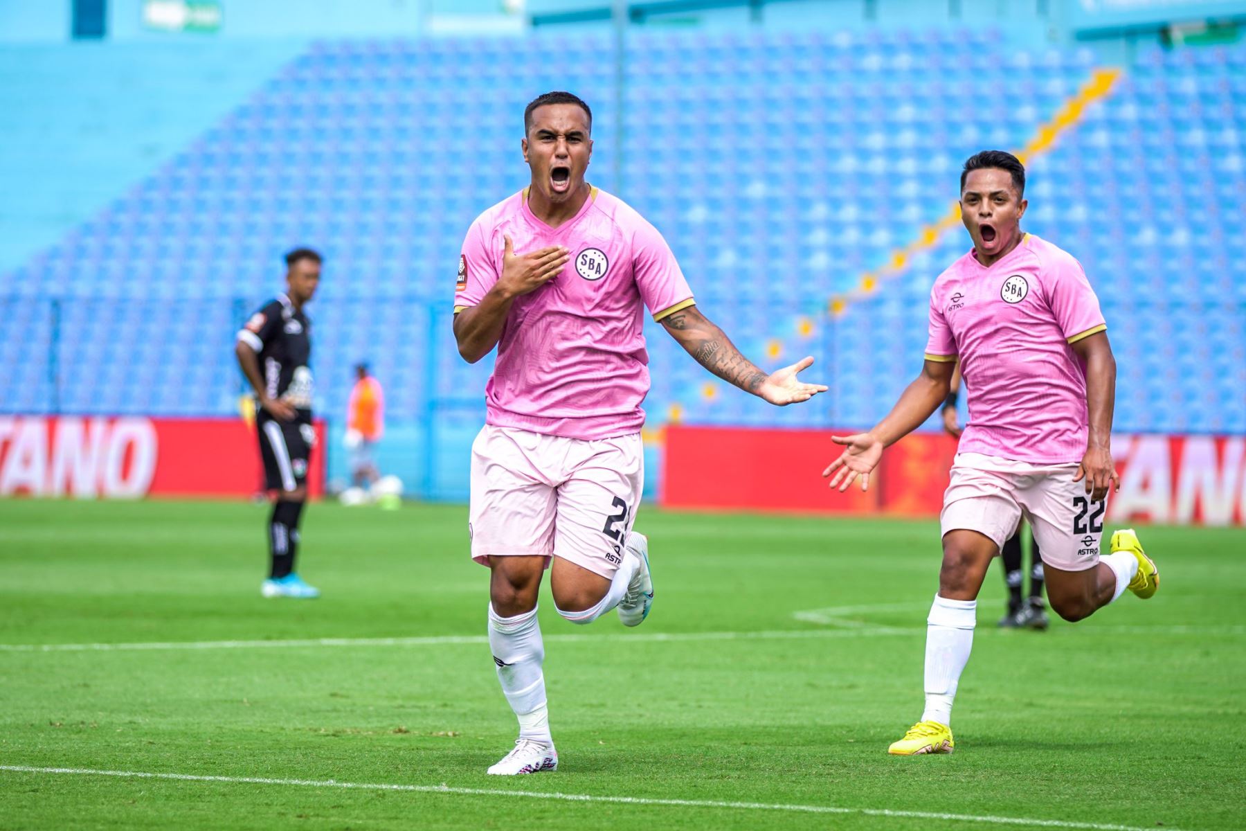 El equipo rosado remontó el partido y logró vencer 2-1 al Unión Comercio en el estadio Alberto Gallardo, por la jornada 3 de la Liga 1 de Fútbol Profesional.
 
Foto: Sport Boys