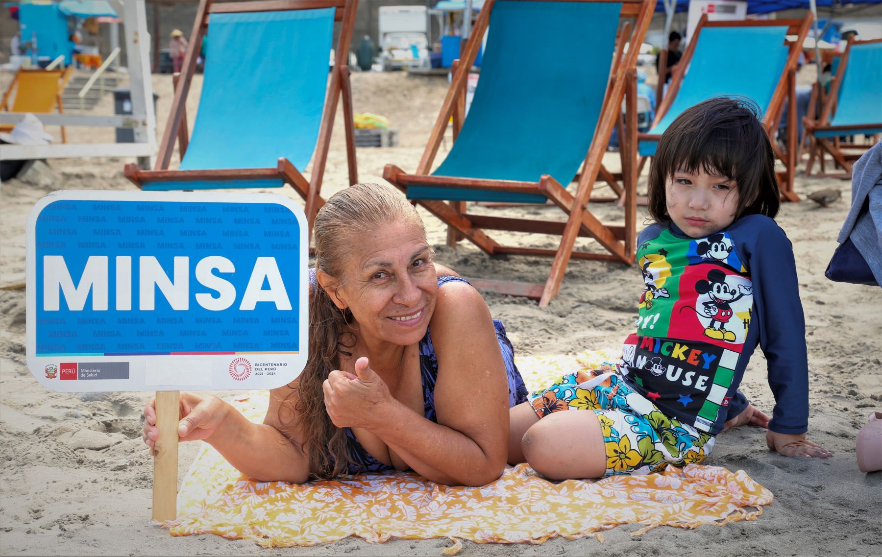 Como parte de las actividades del Día del Lunar, el Minsa realizó una campaña de salud en la playa Los Yuyos de Barranco, donde los veraneantes recibieron información sobre los cuidados necesarios para evitar el cáncer de piel.

Foto: ANDINA/MINSA