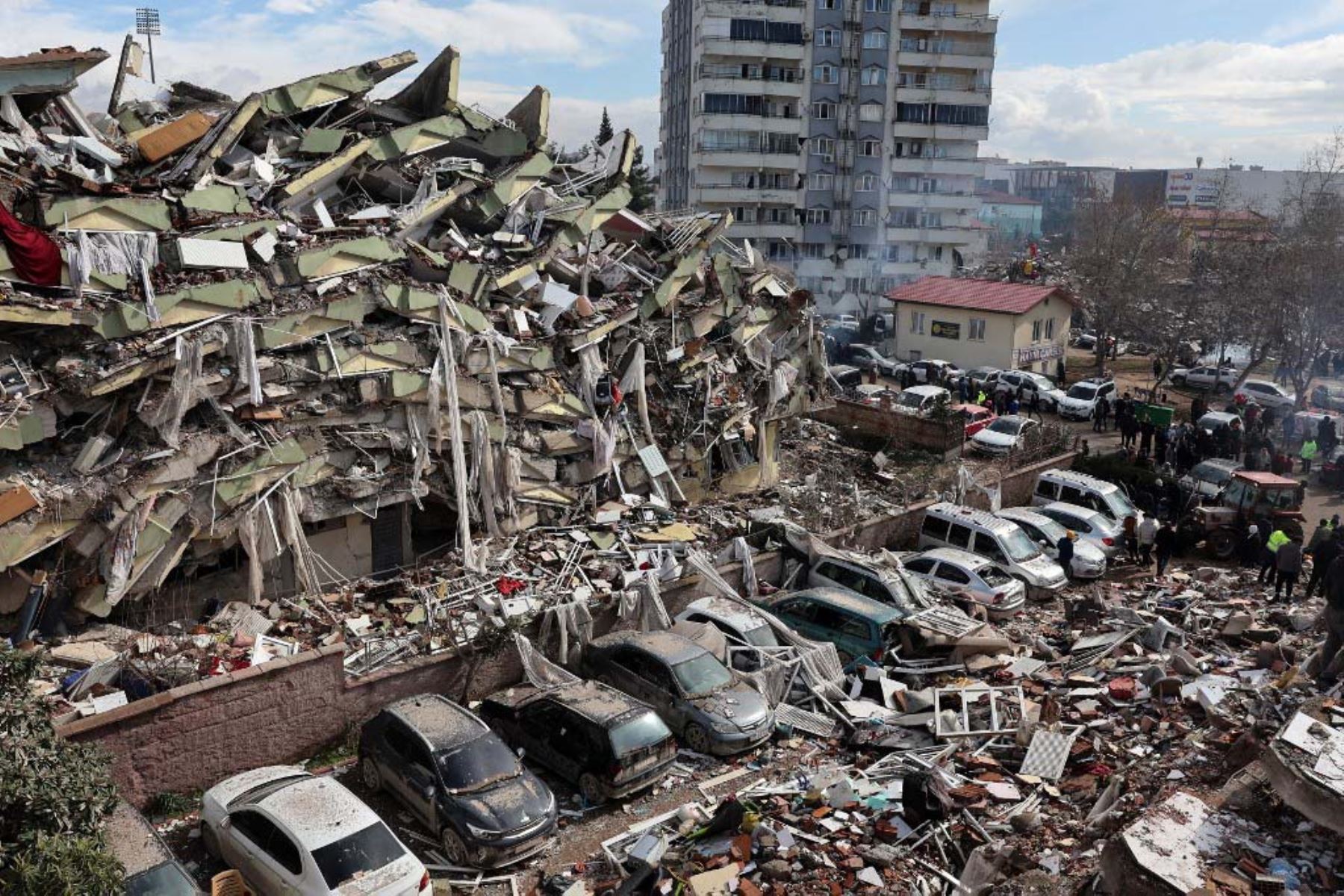 El violento terremoto que afectó a Turquía y Siria ya suma más de 5,000 víctimas mortales. AFP