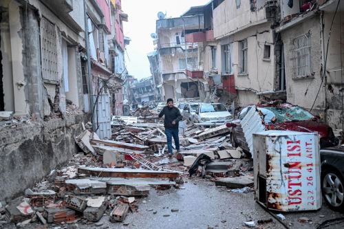 Más de 5.000 muertos y decenas de miles de heridos por el terremoto en Turquía y Siria