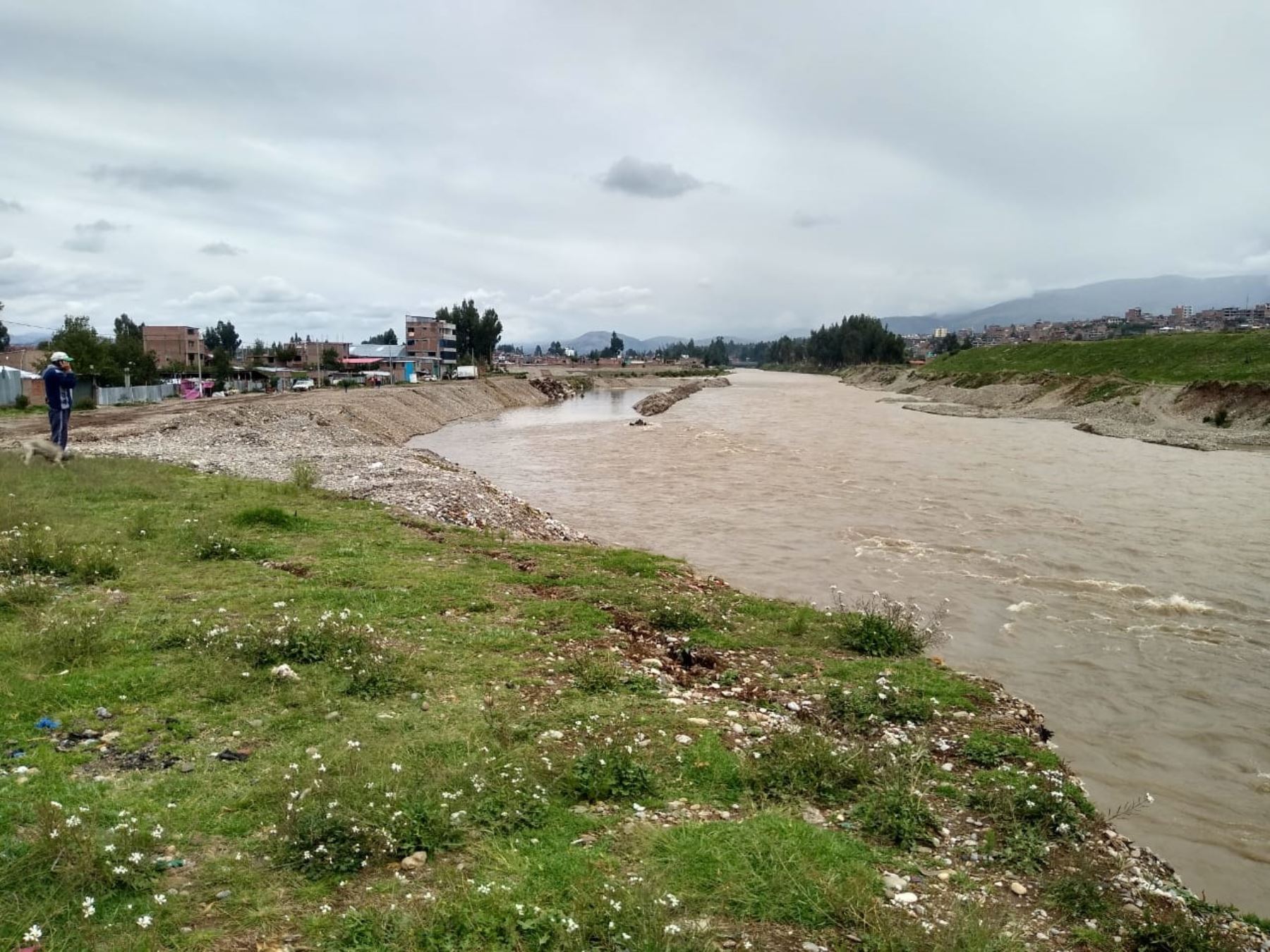 El aumento del caudal del río Mantaro, a causa de las lluvias intensas, mantiene en zozobra a la comunidad ecológica Santa Rosa, ubicada en la provincia de Chupaca, región Junín. Foto: Pedro Tinoco