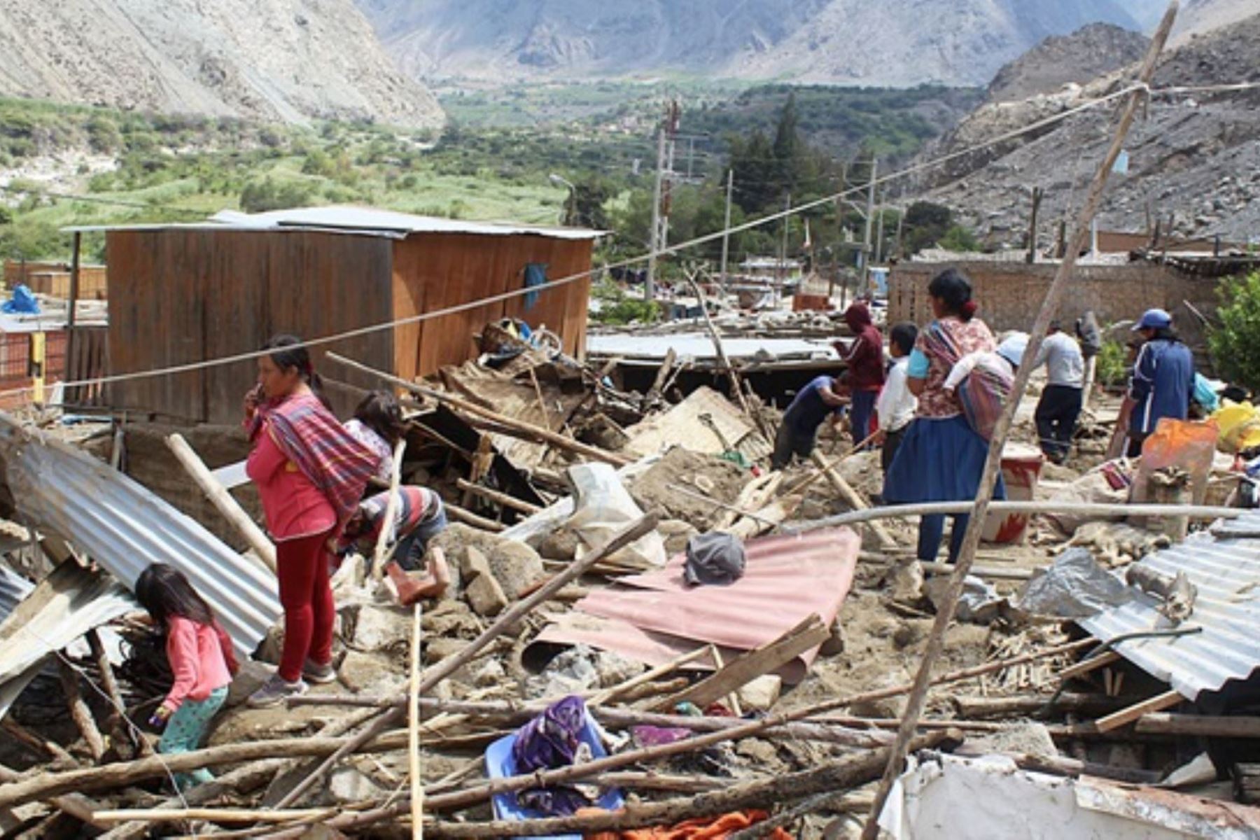 El huaico registrado en el distrito de Viñac, provincia de Yauyos, en la sierra de Lima, causó cuantiosos daños materiales.