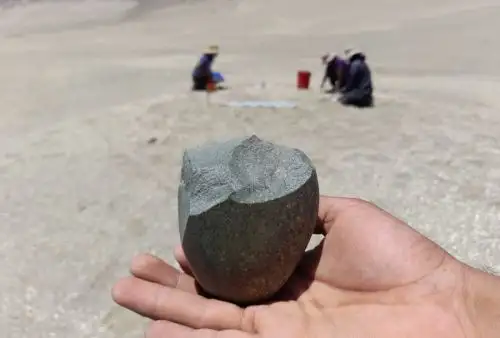 Un asentamiento que fue ocupado hace al menos 7,000 años, aproximadamente, por pescadores y recolectores en cercanías de Puerto Malabrigo, en el distrito de Rázuri, ubicado al norte del valle de Chicama, provincia de Ascope, región La Libertad, acaba de ser descubierto por un equipo del Programa Arqueológico Chicama.