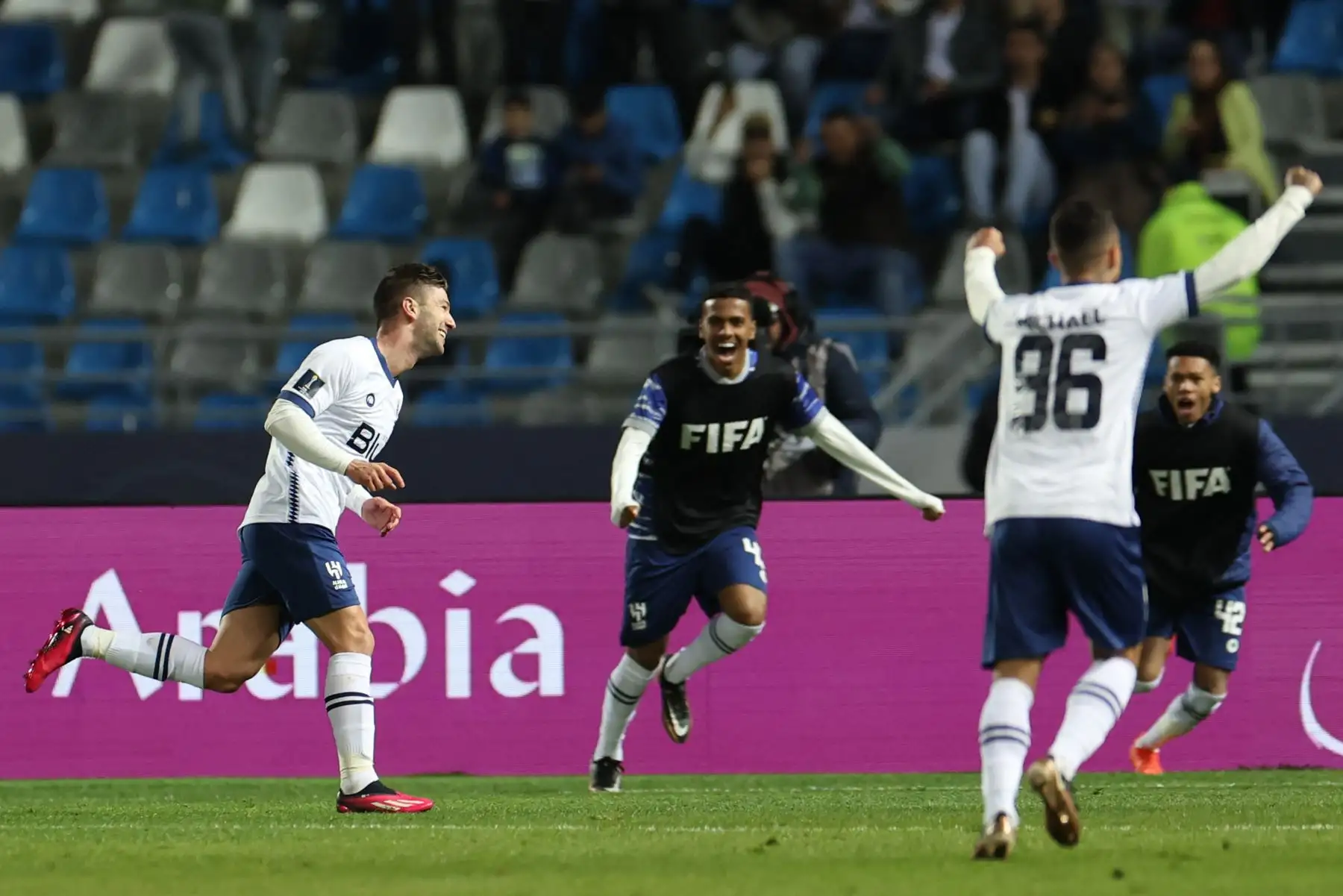 El delantero de Hilal, Luciano Vietto, celebra un gol con sus compañeros de equipo durante el partido de fútbol de semifinales de la Copa Mundial de Clubes de la FIFA entre Flamengo de Brasil y Al-Hilal de Arabia Saudita en el estadio Ibn Batouta en Tánger el 7 de febrero de 2023.
Foto: AFP