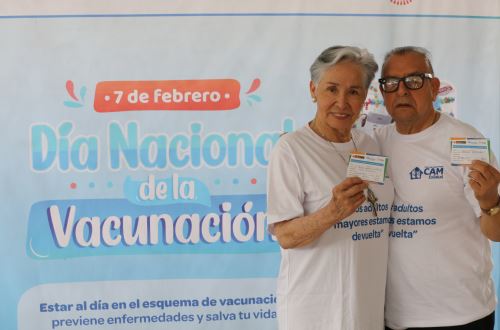 Adultos mayores celebran el segundo aniversario de la llegada de la vacuna contra la COVID19 al Perú