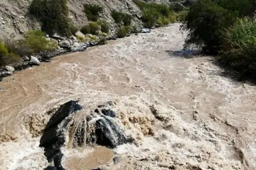 Advierten aumento del nivel en el río Cañete por intensas lluvias.