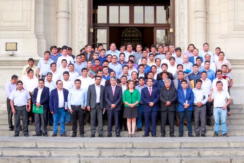 Presidenta de la República, Dina Boluarte, encabezó reunión de trabajo con gobernador de Ayacucho y alcaldes provinciales y Distritales de dicha jurisdicción.