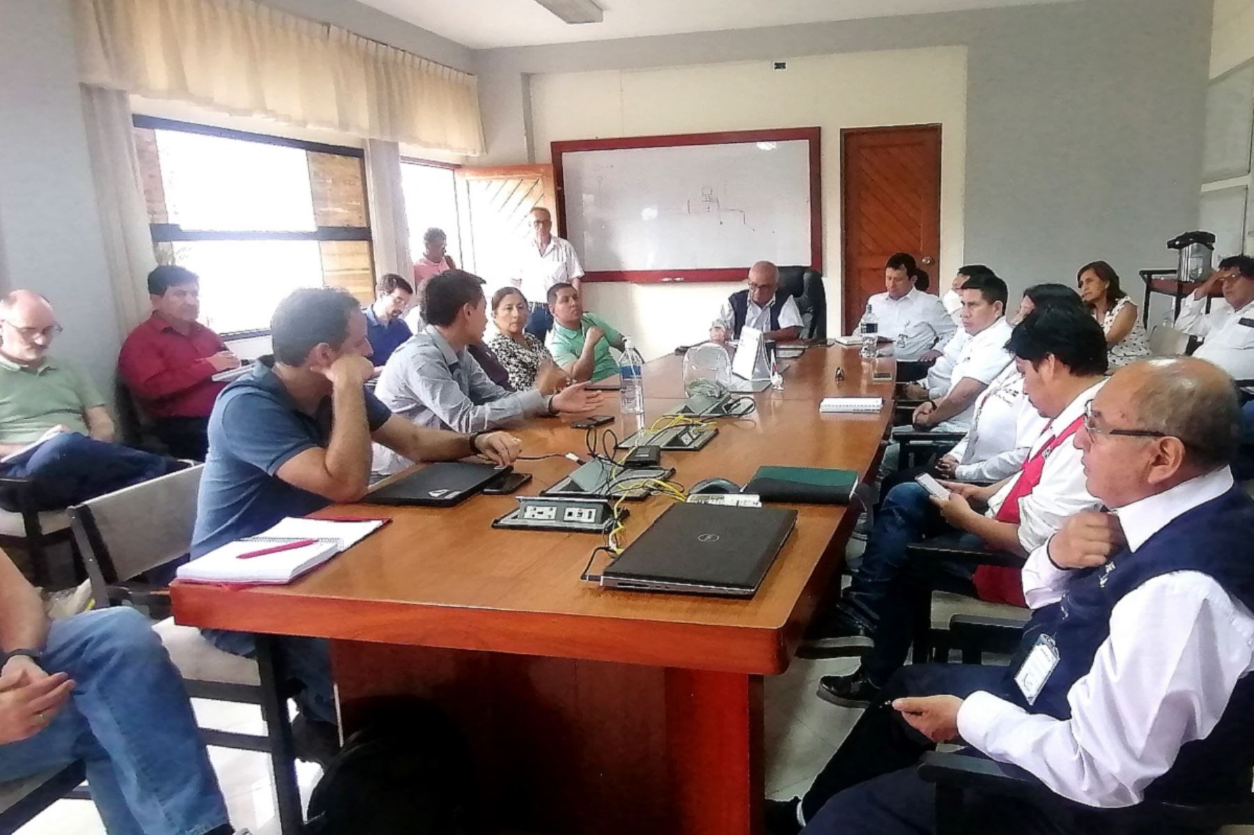 Reunión de técnicos de ProInversión, MVCS con las autoridades de Trujillo, para evaluar situación de las Plantas de Tratamiento de Aguas Residuales (PTAR). Foto: Cortesía.