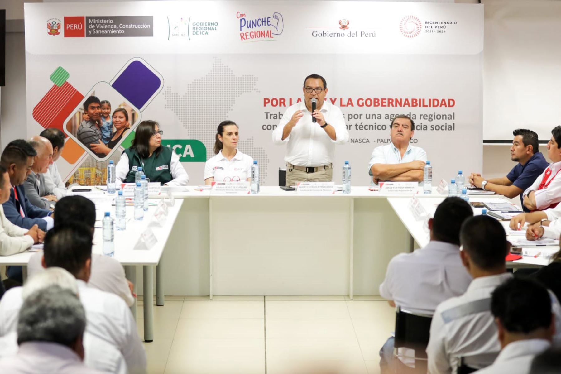 El Presidente del Consejo de Ministros, Alberto Otárola, junto a una comitiva del Ejecutivo, llegaron a Ica para sostener una reunión de trabajo con el gobernador regional, alcaldes provinciales y distritales. Foto: Difusión