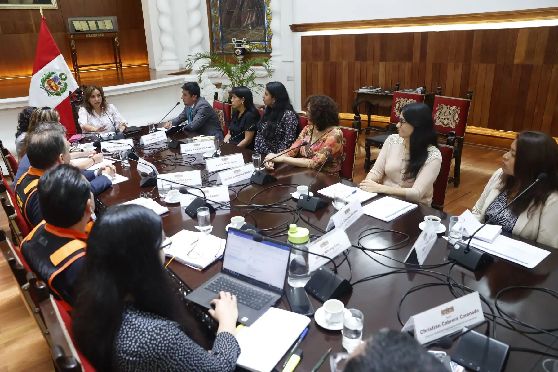Presidenta Dina Boluarte sostuvo reunión con el alcalde distrital de Machu Picchu. Foto: ANDINA/ Prensa Presidencia